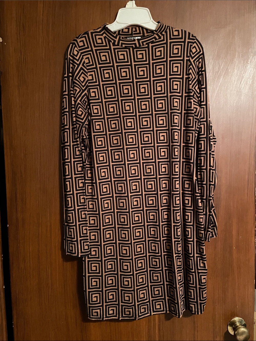 Fashion Nova Black & Pink Geometric Long Sleeve Shift Dress